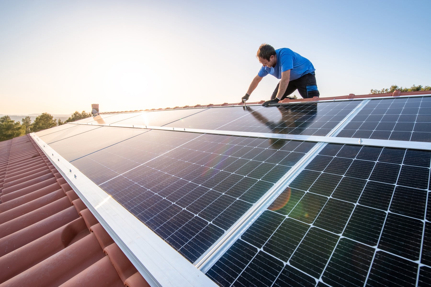 Self-install vs professional install for your solar panel system. Which one is right for you?